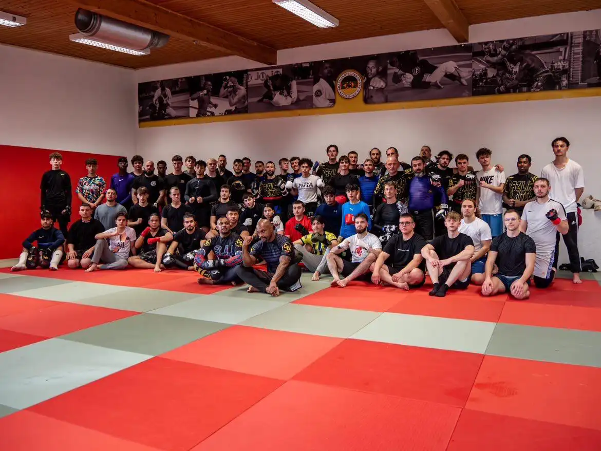 Thai-Boxen Training mit Pads